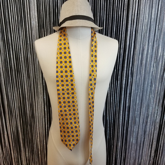 Vintage Gap 100% silk yellow with design tie - Picture 3 of 7